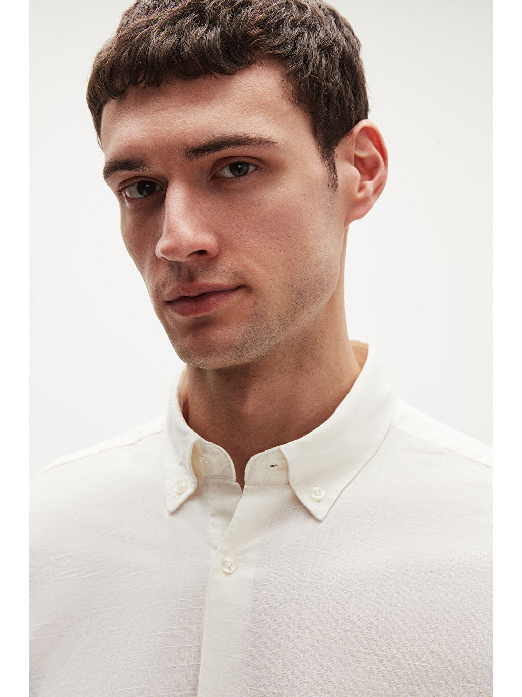 Comfort Ekru Düğmeli Yaka Rahat Kesim Keten Görünümlü %100 Pamuk Gömlek-1