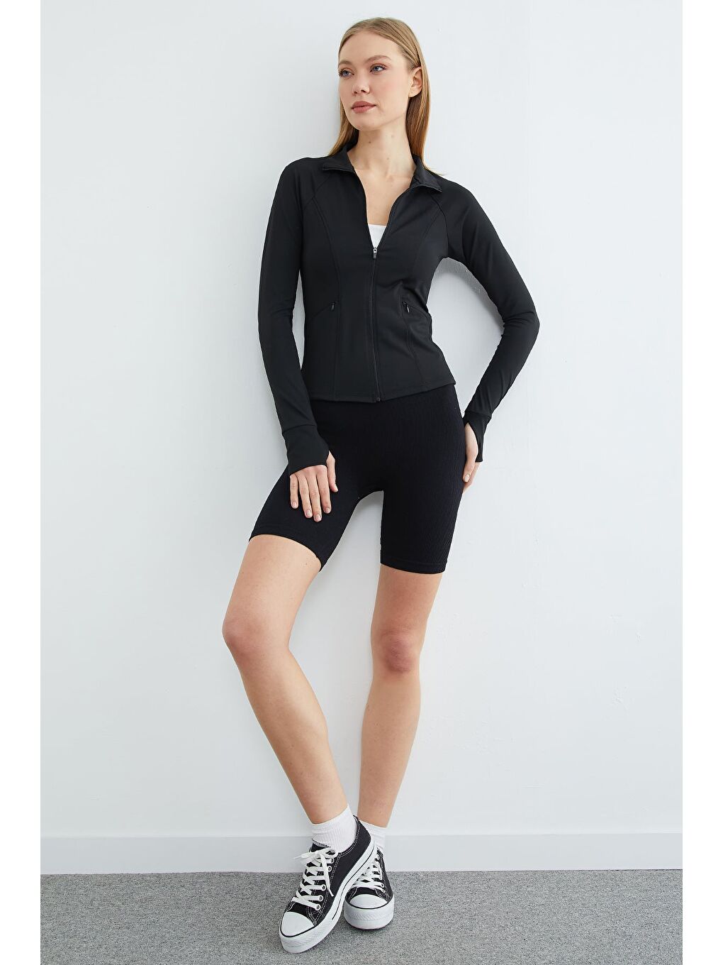 Siyah Fermuarlı Parmak Geçirmeli Slim Fit Spor Ceket-4