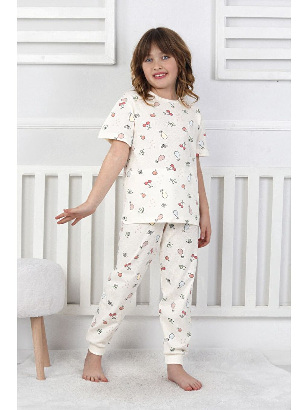 Beyaz Kısa Kollu Meyve Desenli Kız Çocuk Pijama Takımı-1