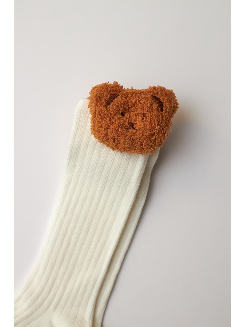 Kız Çocuk Ayıcık Detaylı Dizaltı Çorap Ekru-1