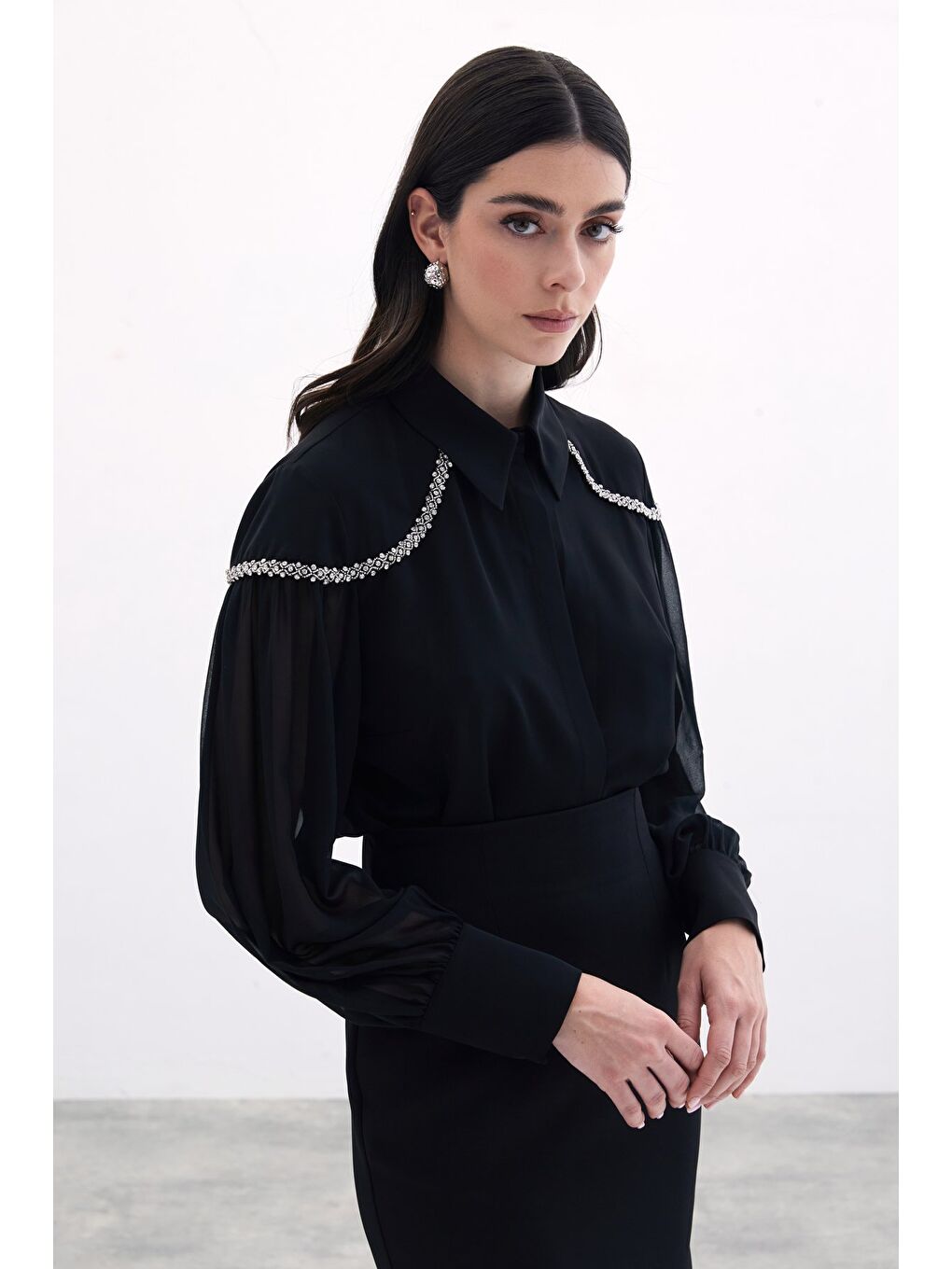 Balon Kollu Aksesuarlı Gömlek - Siyah-4