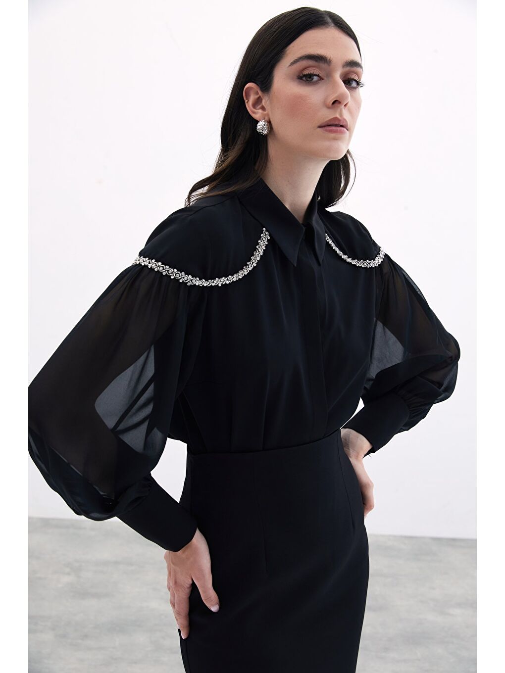 Balon Kollu Aksesuarlı Gömlek - Siyah-5