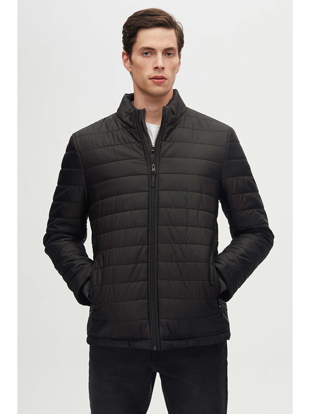 Slim Fit Siyah Rüzgar Geçirmez Elyaf Dolgulu Şişme Mont