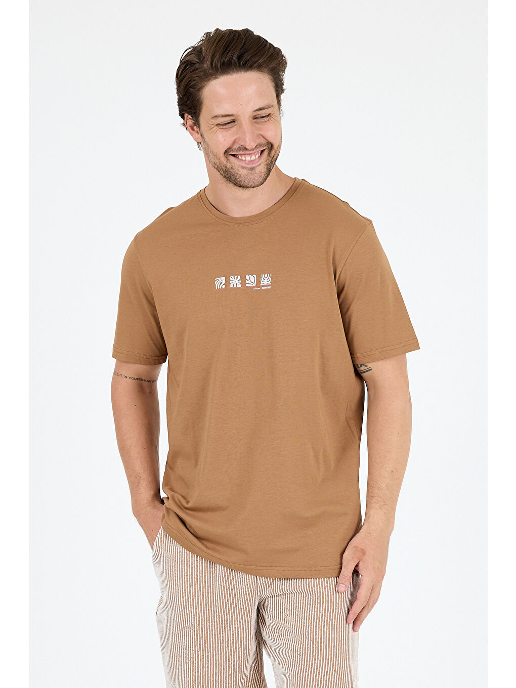 Kahverengi Erkek %100 Pamuk Bisiklet Yaka Kısa Kollu Baskılı Tişört Rahat ve Günlük Tişört 0106-1