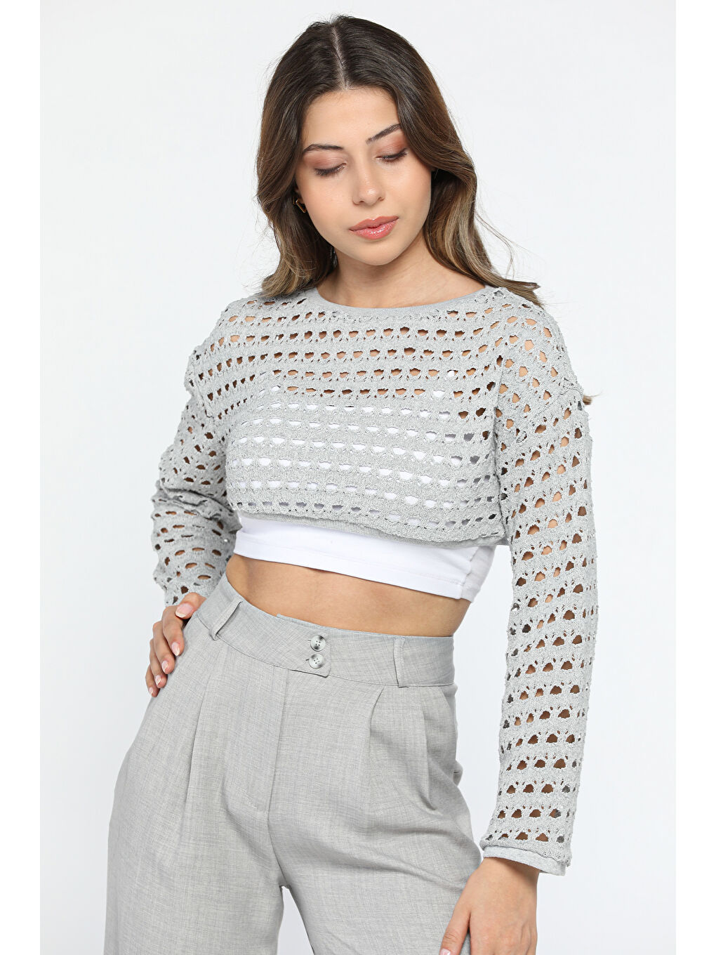 GÜLSELİ Gri Bisiklet Yaka Ajurlu Uzun Kol Crop Top Triko Bluz - 1