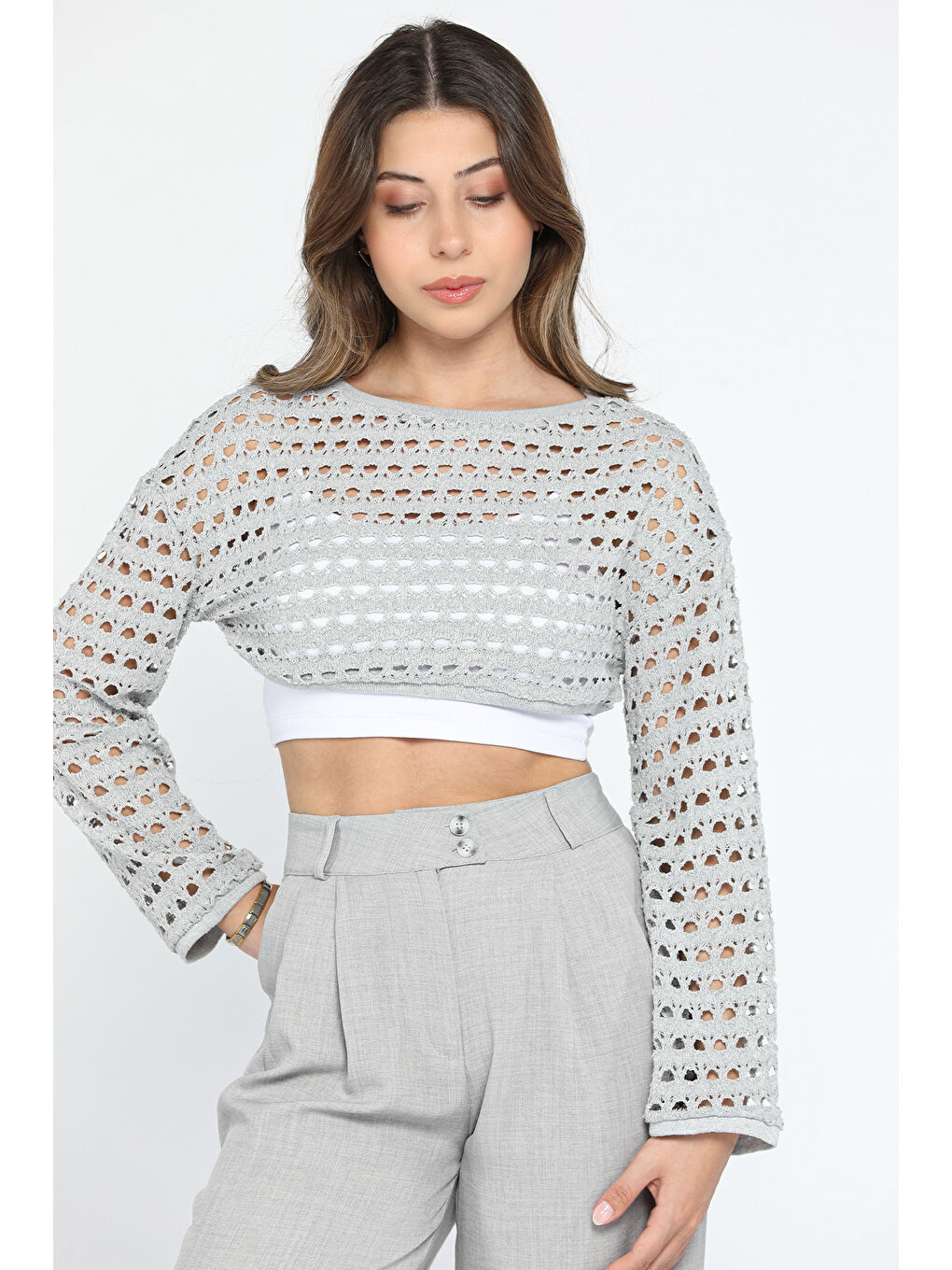 GÜLSELİ Gri Bisiklet Yaka Ajurlu Uzun Kol Crop Top Triko Bluz - 2