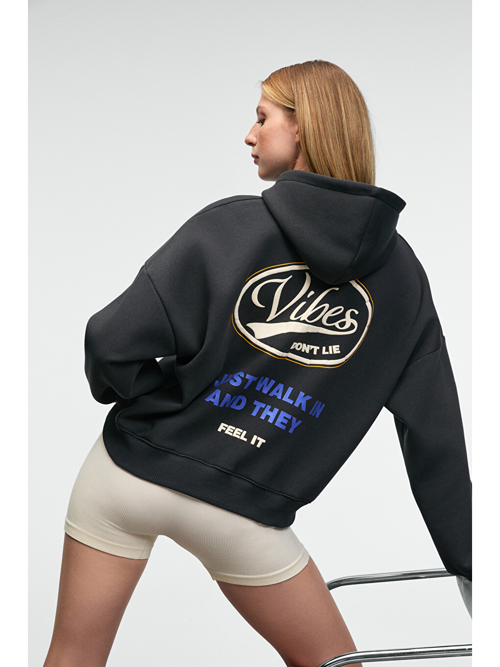 Luxe Kadın Renk Nakışlı Ve Arkası Baskı Detaylı Kapüşonlu Antrasit Sweatshirt-3