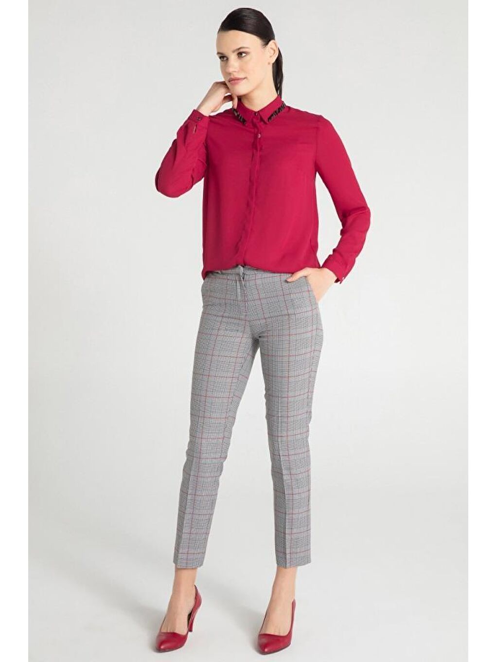 Bordo Yakası Boncuk Özellikli Gömlek-2