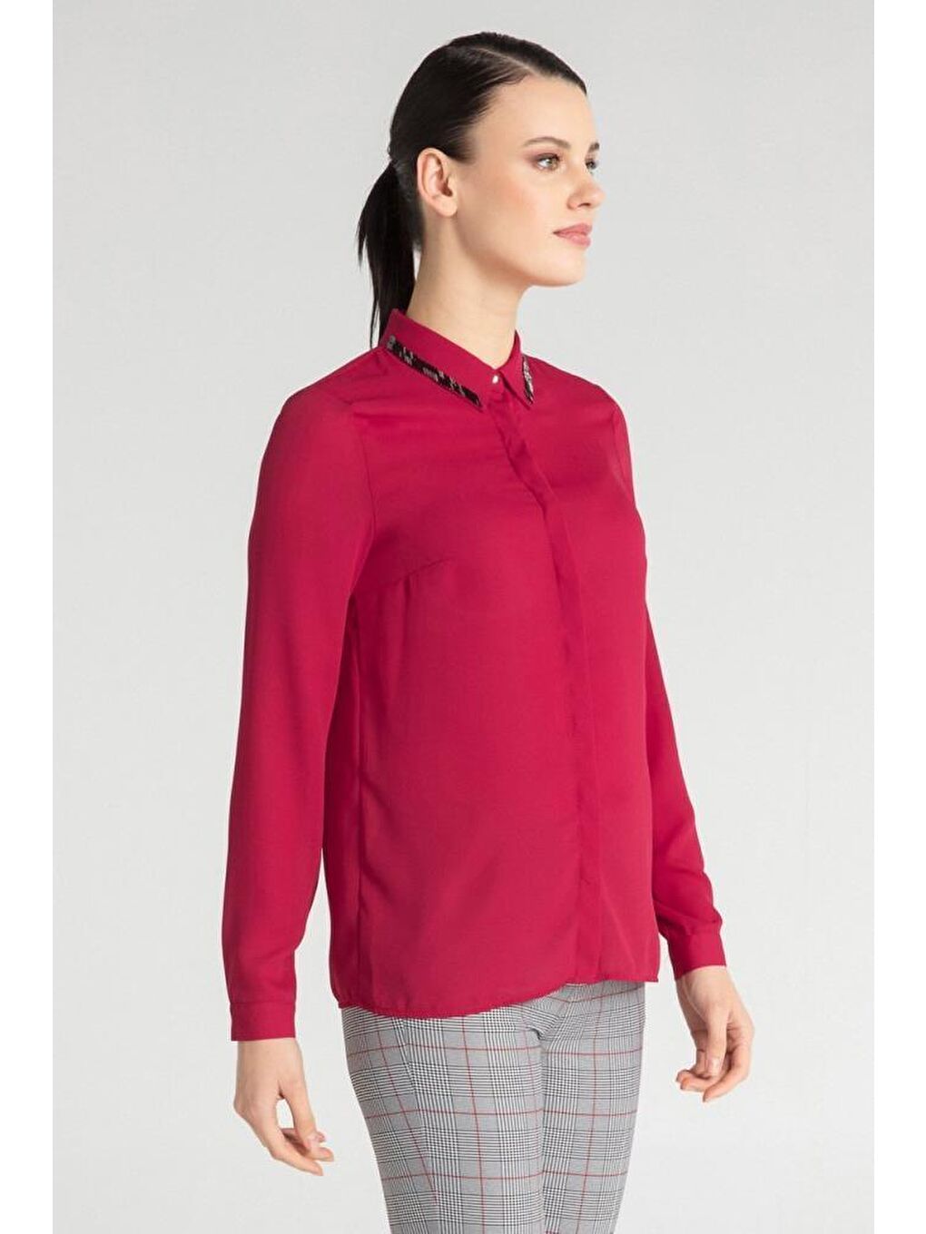 Bordo Yakası Boncuk Özellikli Gömlek-3