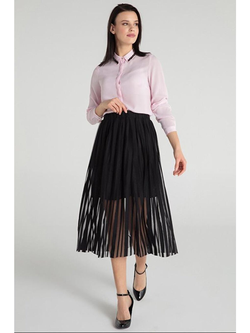 Pembe Yakası Boncuk Özellikli Gömlek