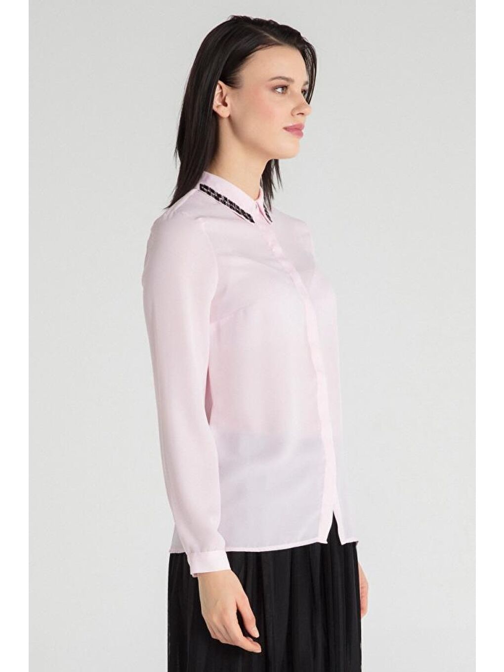 Pembe Yakası Boncuk Özellikli Gömlek-1