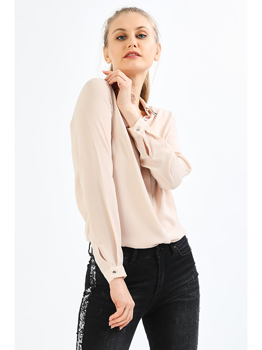 Bej Yakası Boncuk Özellikli Gömlek-2