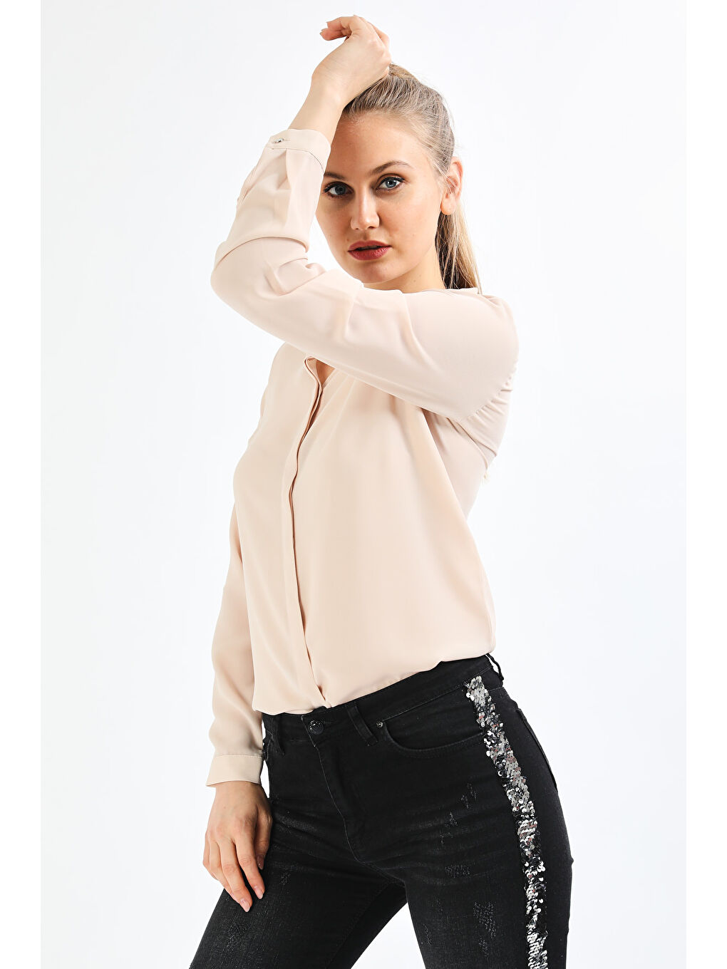 Bej Yakası Boncuk Özellikli Gömlek-3