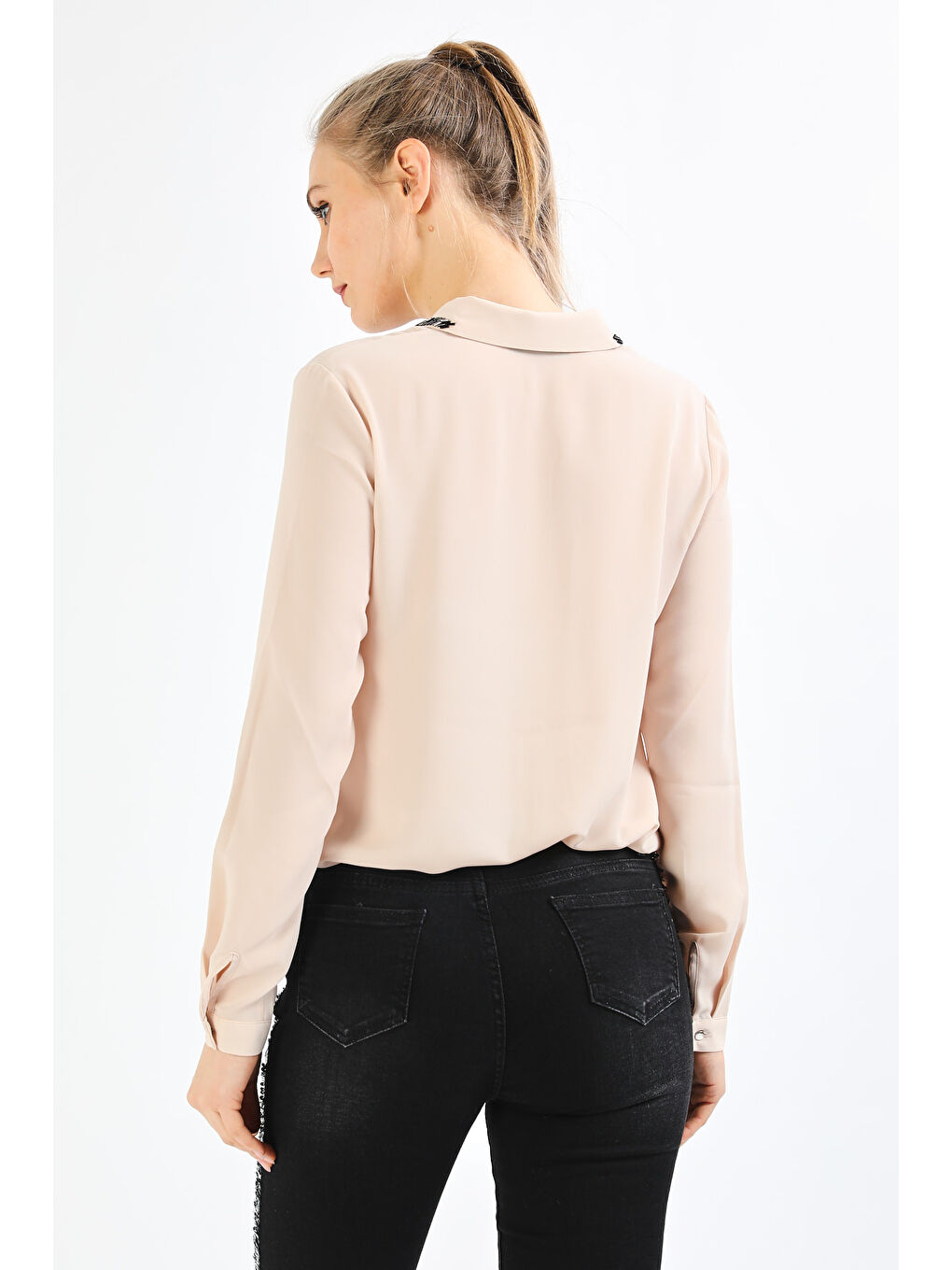 Bej Yakası Boncuk Özellikli Gömlek-4