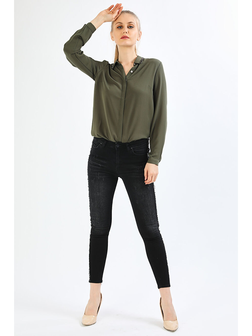 Haki Yakası Boncuk Özellikli Gömlek-1