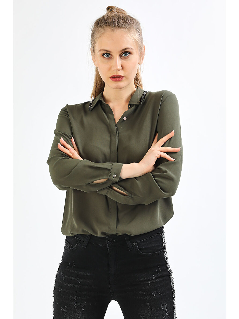 Haki Yakası Boncuk Özellikli Gömlek-2