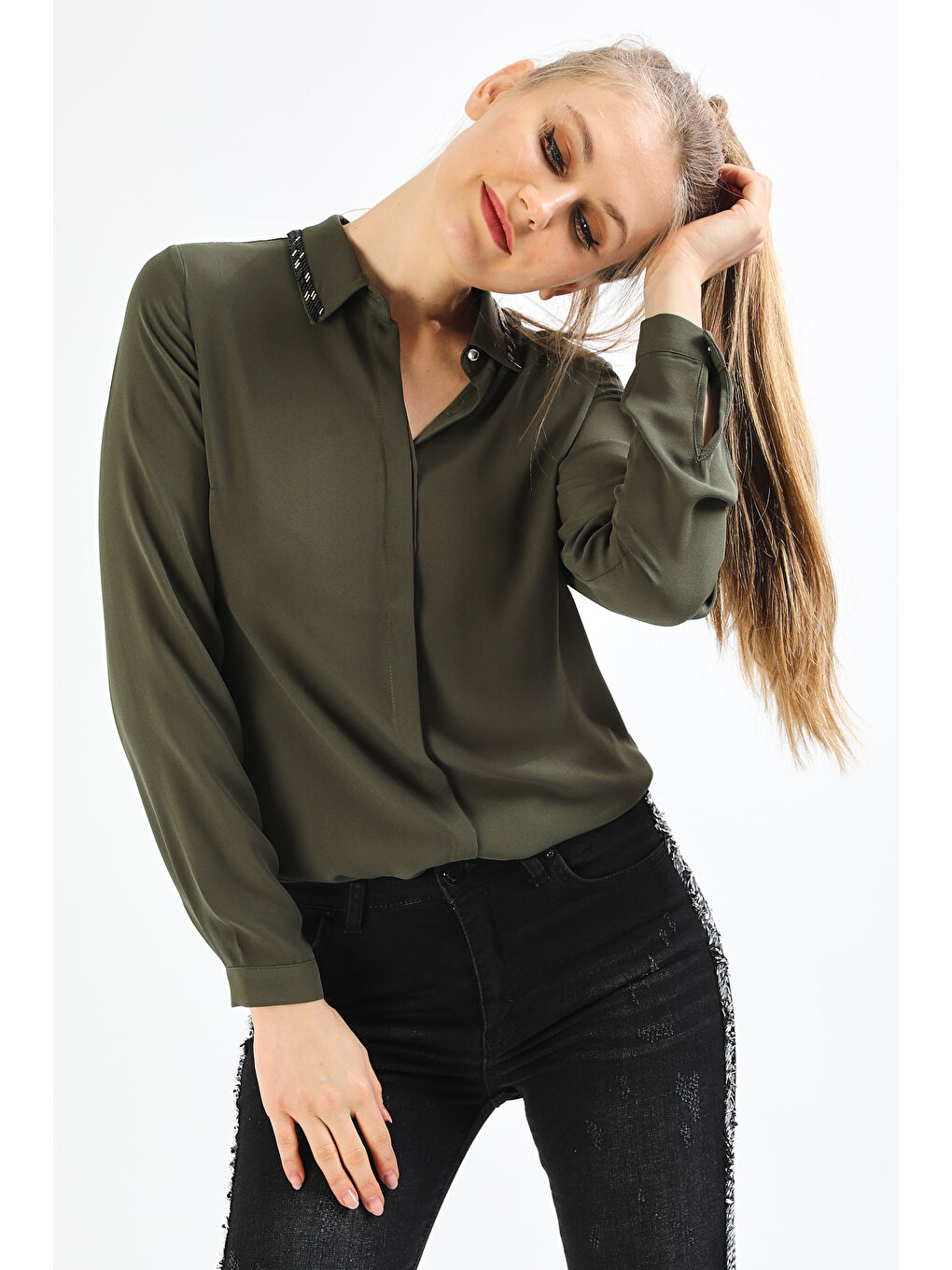 Haki Yakası Boncuk Özellikli Gömlek-3