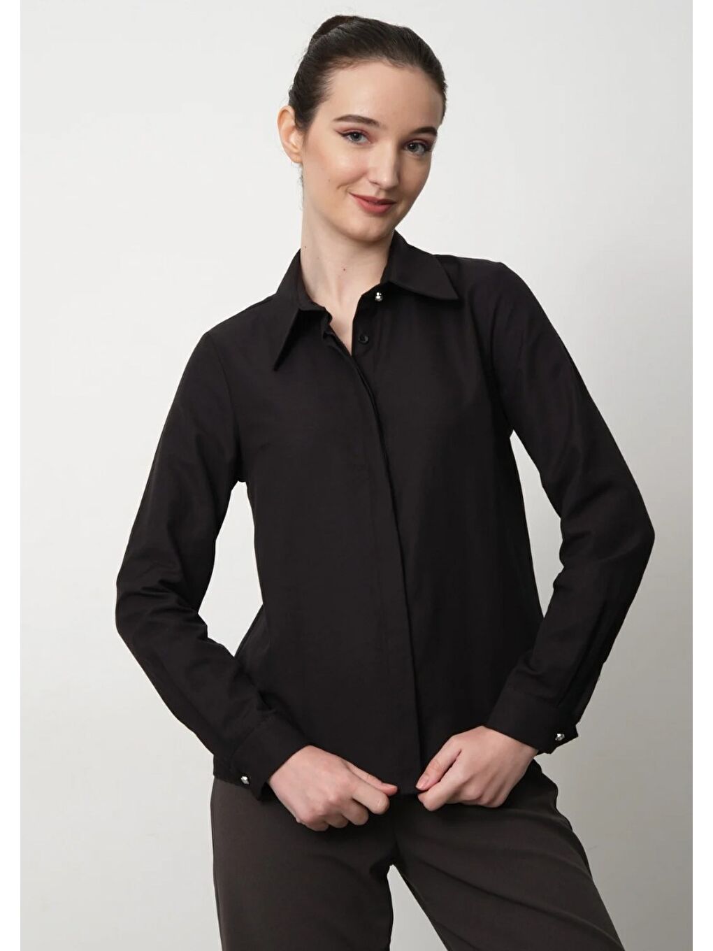 Siyah Kadın Slim Fit Pamuklu Ofis Gömleği-1