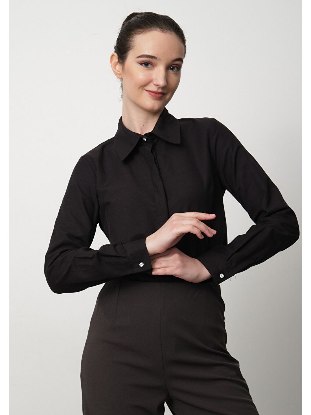 Siyah Kadın Slim Fit Pamuklu Ofis Gömleği-2