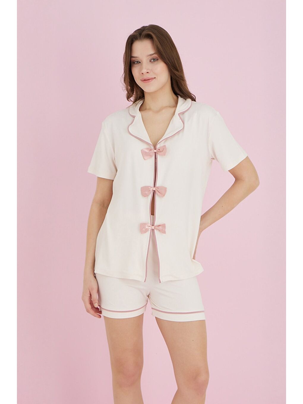 Pembe Fiyonklu Gömlek Yaka Şortlu Pijama Takımı
