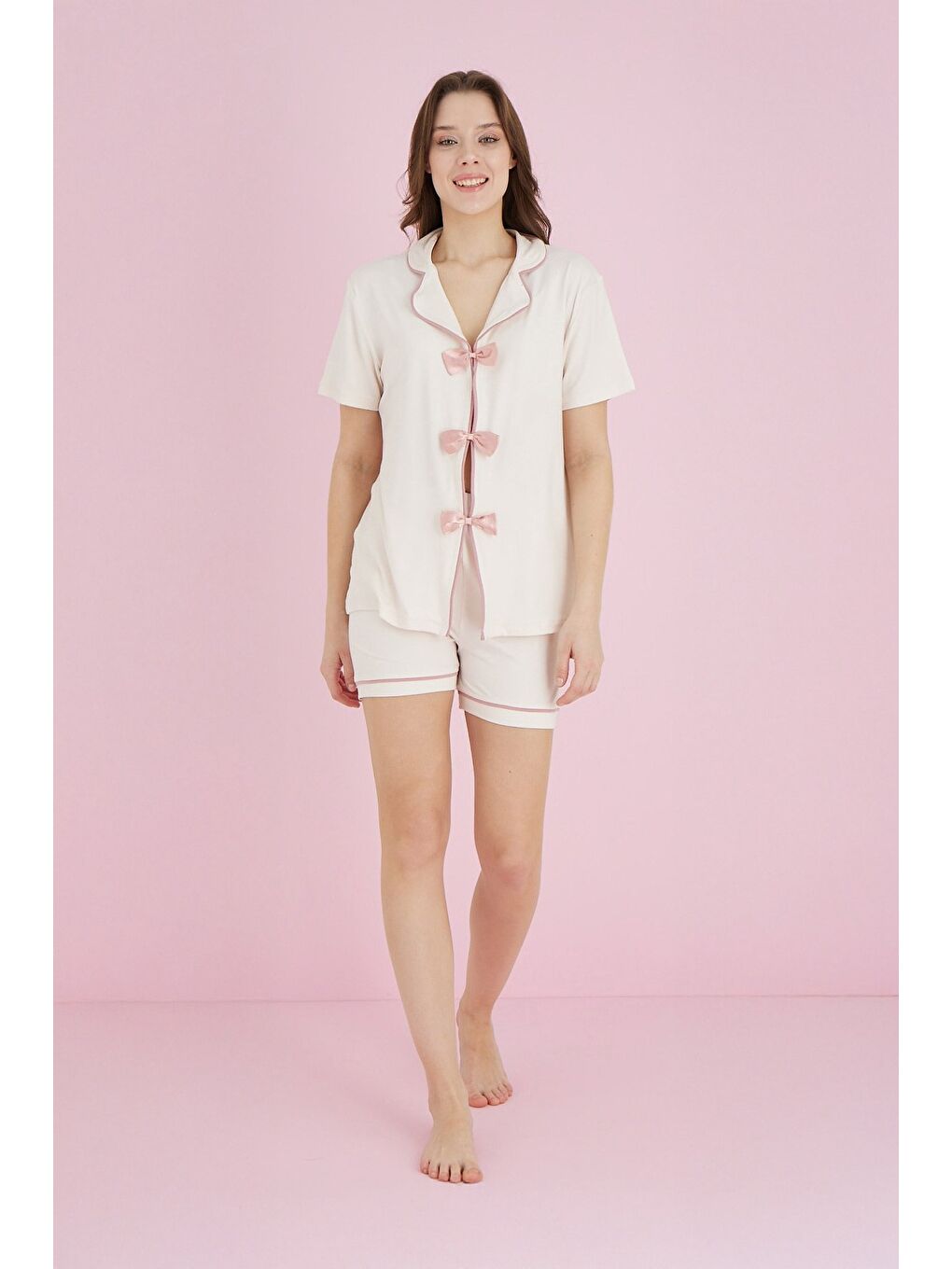 Pembe Fiyonklu Gömlek Yaka Şortlu Pijama Takımı-1