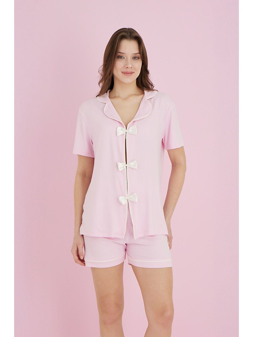 Pembe Fiyonklu Gömlek Yaka Şortlu Pijama Takımı