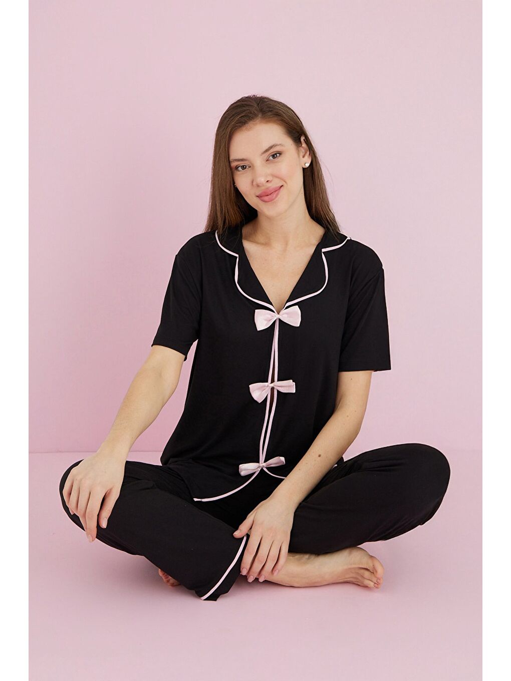 Siyah Fiyonklu Gömlek Yaka Pijama Takımı