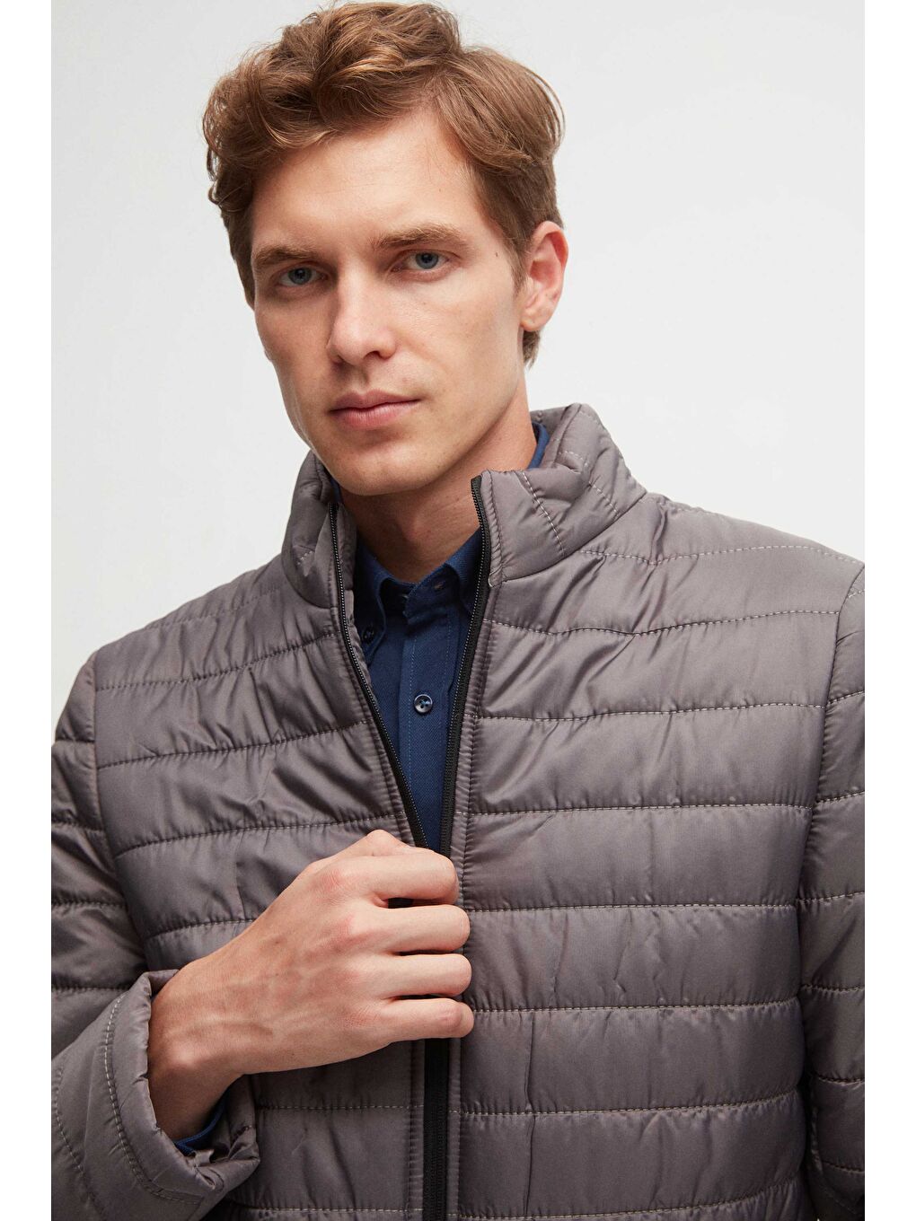Slim Fit Gri Rüzgar Geçirmez Elyaf Dolgulu Şişme Mont-1