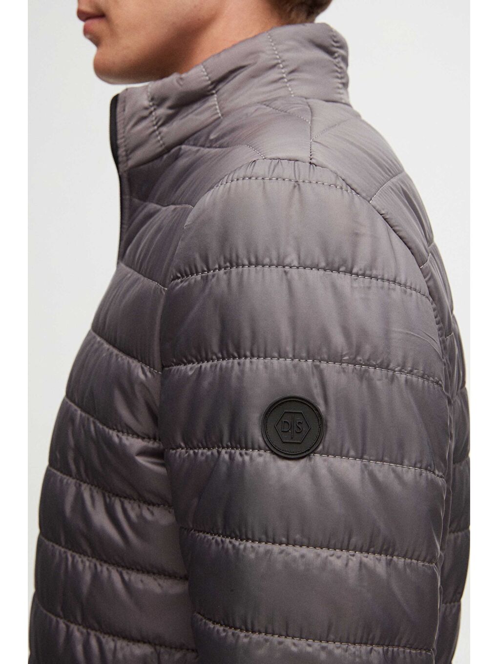 Slim Fit Gri Rüzgar Geçirmez Elyaf Dolgulu Şişme Mont-3