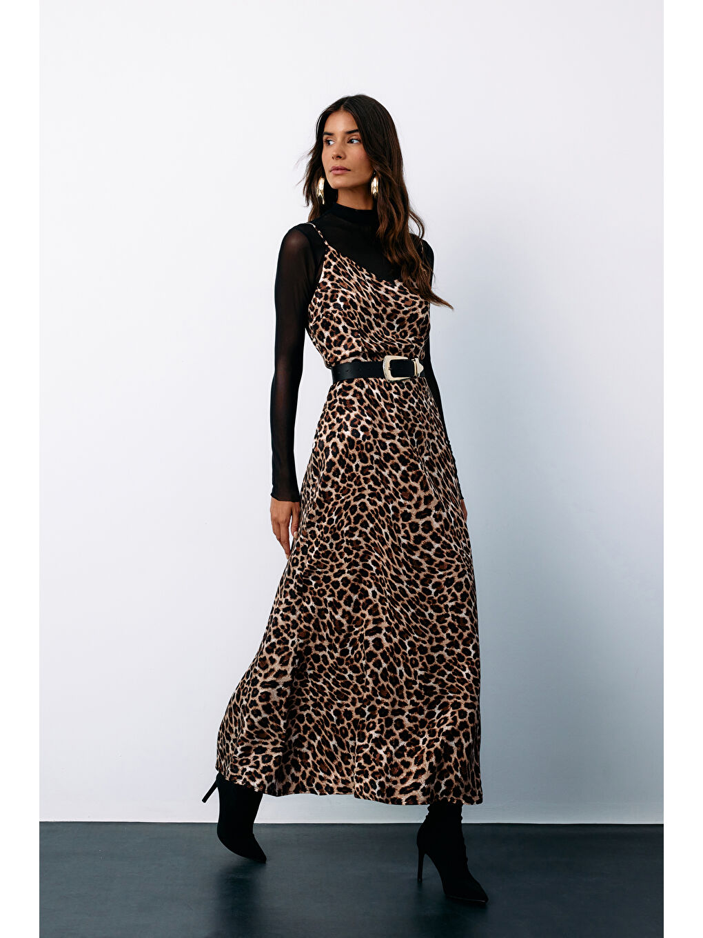 Kahverengi Askılı Leopar Desenli Saten Elbise - Kahve-3