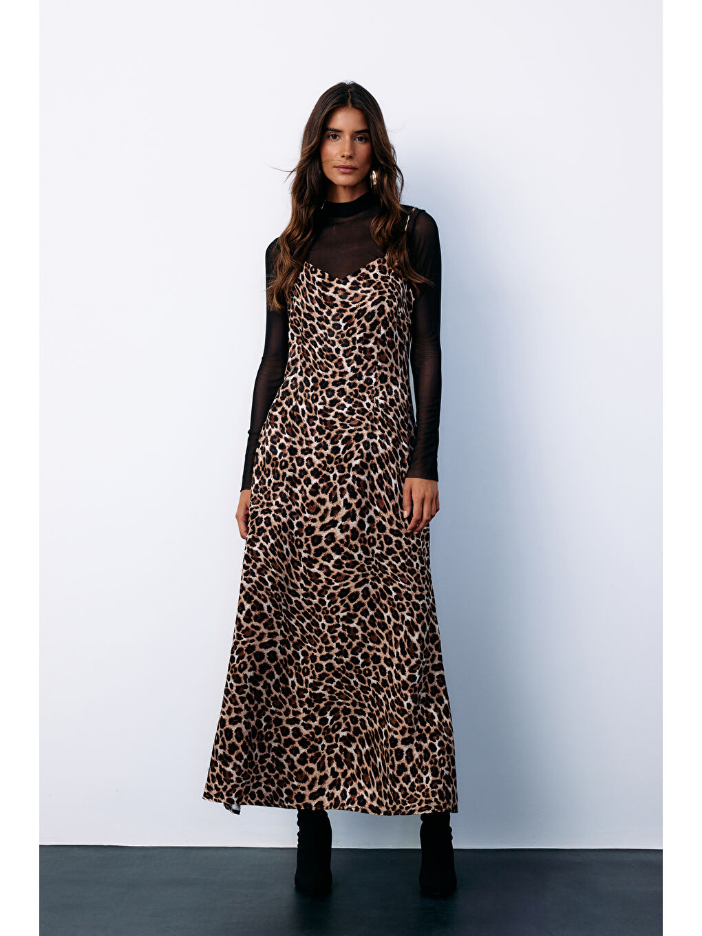 Kahverengi Askılı Leopar Desenli Saten Elbise - Kahve-5