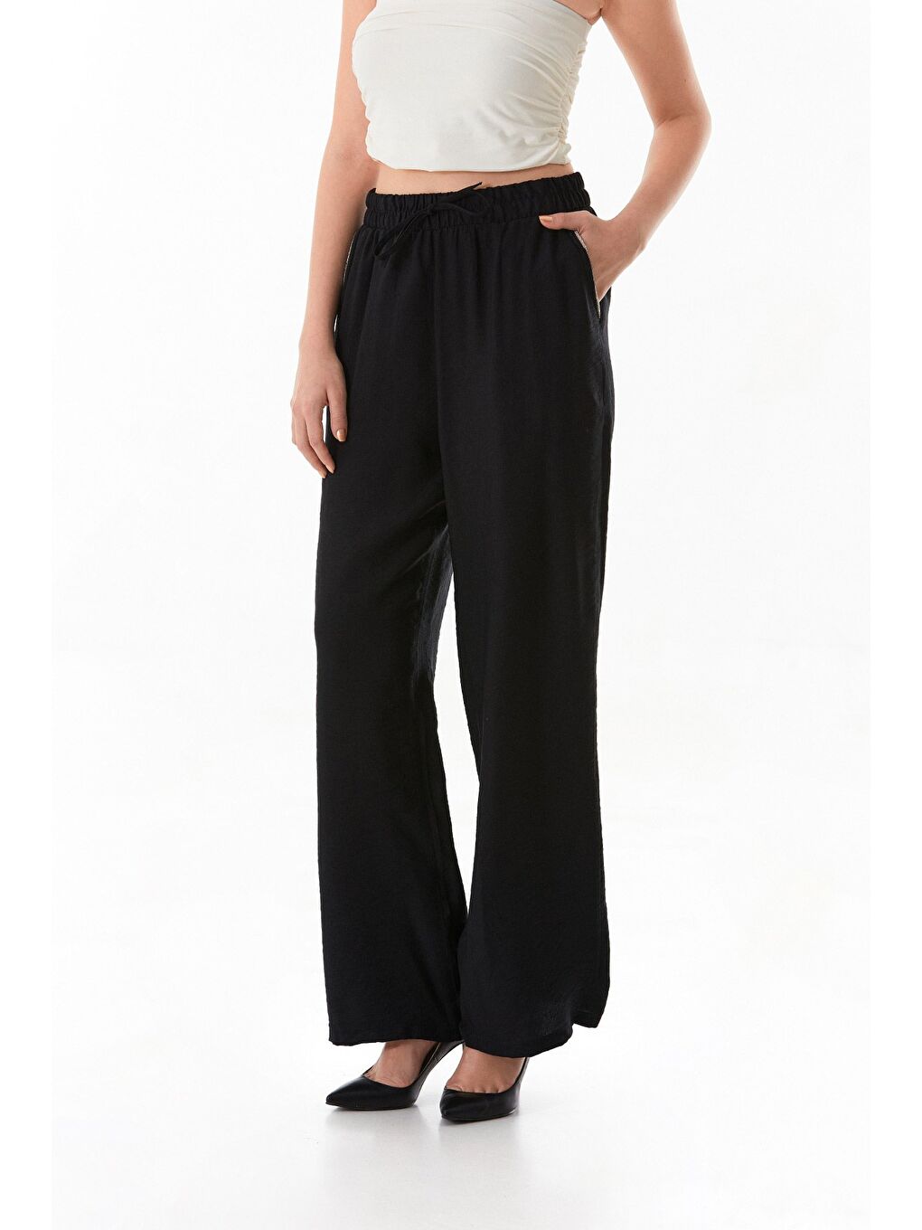 Siyah Cebi Taş Detaylı Beli Lastikli Palazzo Pantolon-1
