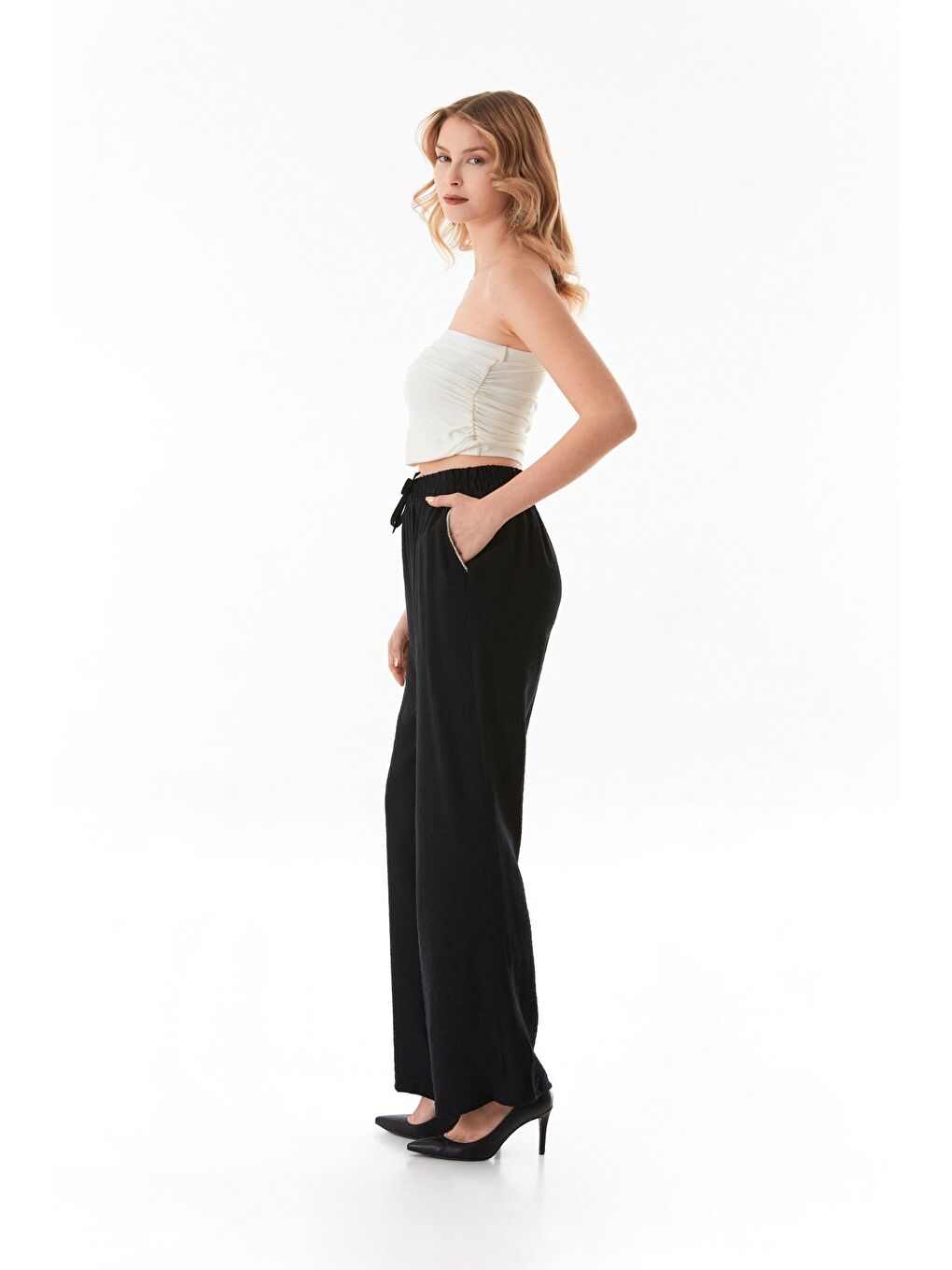 Siyah Cebi Taş Detaylı Beli Lastikli Palazzo Pantolon-2