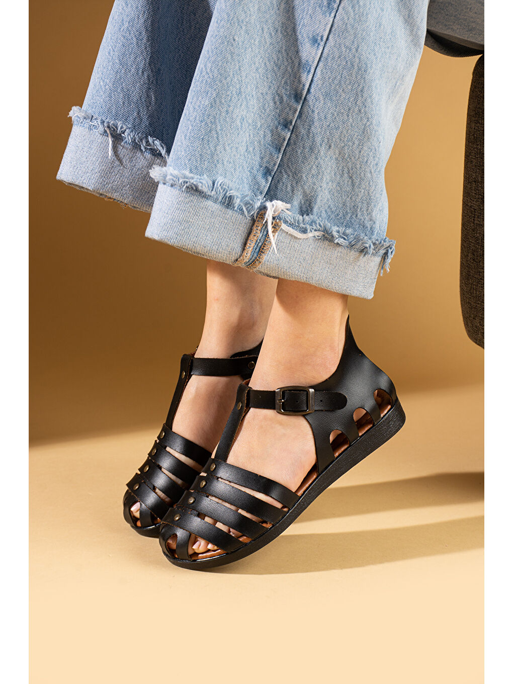 Siyah 4 Biyeli Tokalı Rahat Taban Kadın Sandalet 51-171-25-1