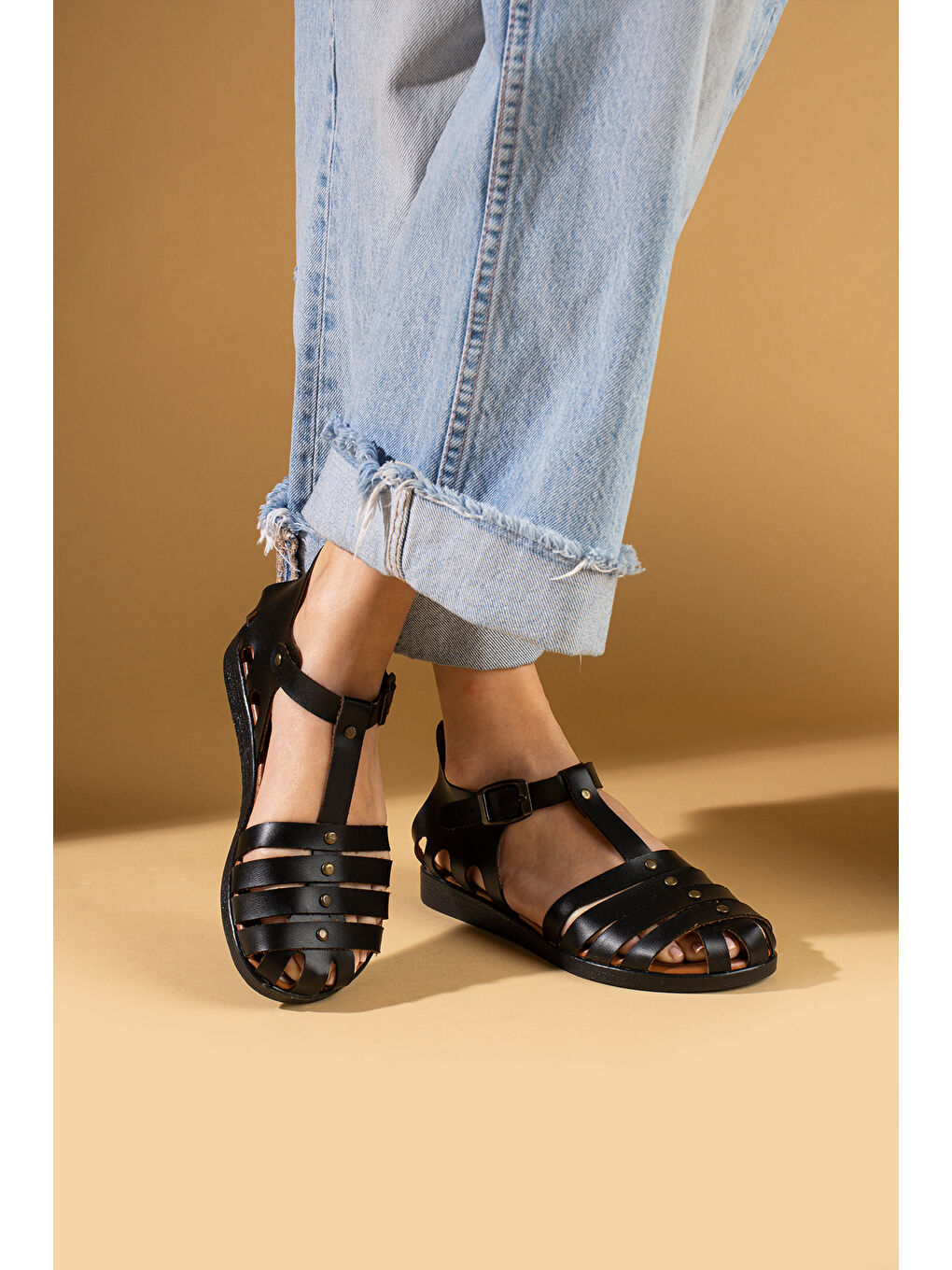 Siyah 4 Biyeli Tokalı Rahat Taban Kadın Sandalet 51-171-25-2