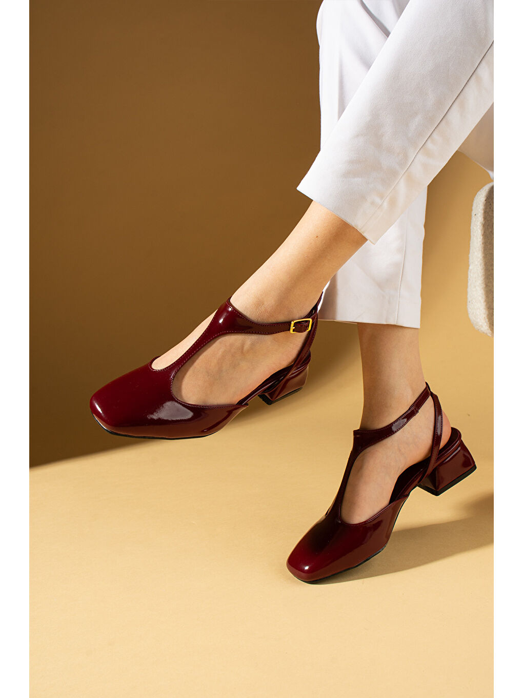 Bordo Küt Burunlu Tokalı Kadın Topuklu Ayakkabı 53-58-25Rugan-1