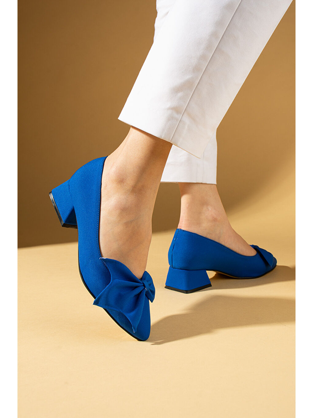 Mavi Fiyonklu Kalın Kısa Topuklu Sivri Burun Kadın Ayakkabı 018-638-25Saten-2