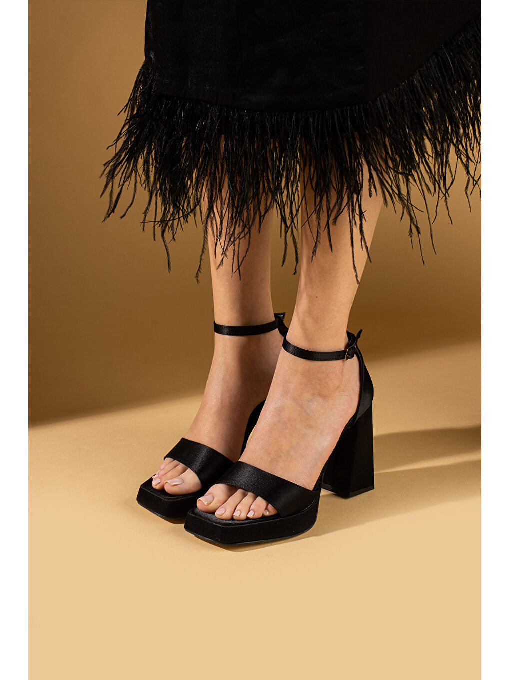 Siyah Tek Bant Bilekten Tokalı Platform Topuklu Kadın Ayakkabı 82-405-25Saten-2