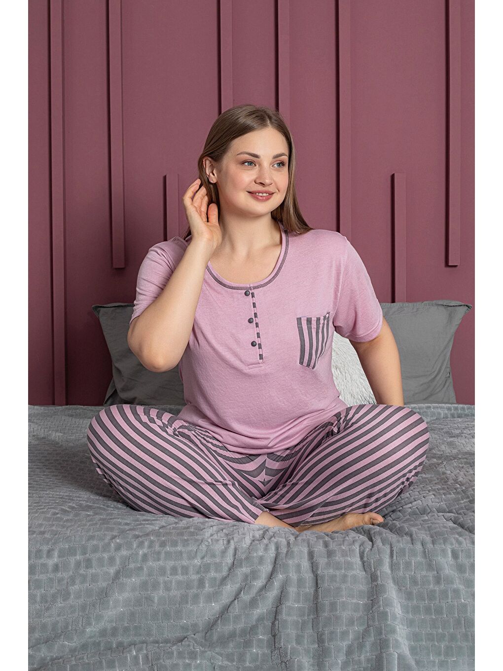 Pembe Büyük Beden Çizgili Kısa Kollu Cepli Pijama Takımı-1