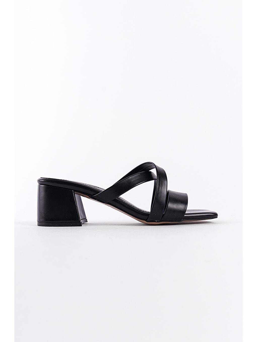 Siyah Kadın Terlik-1