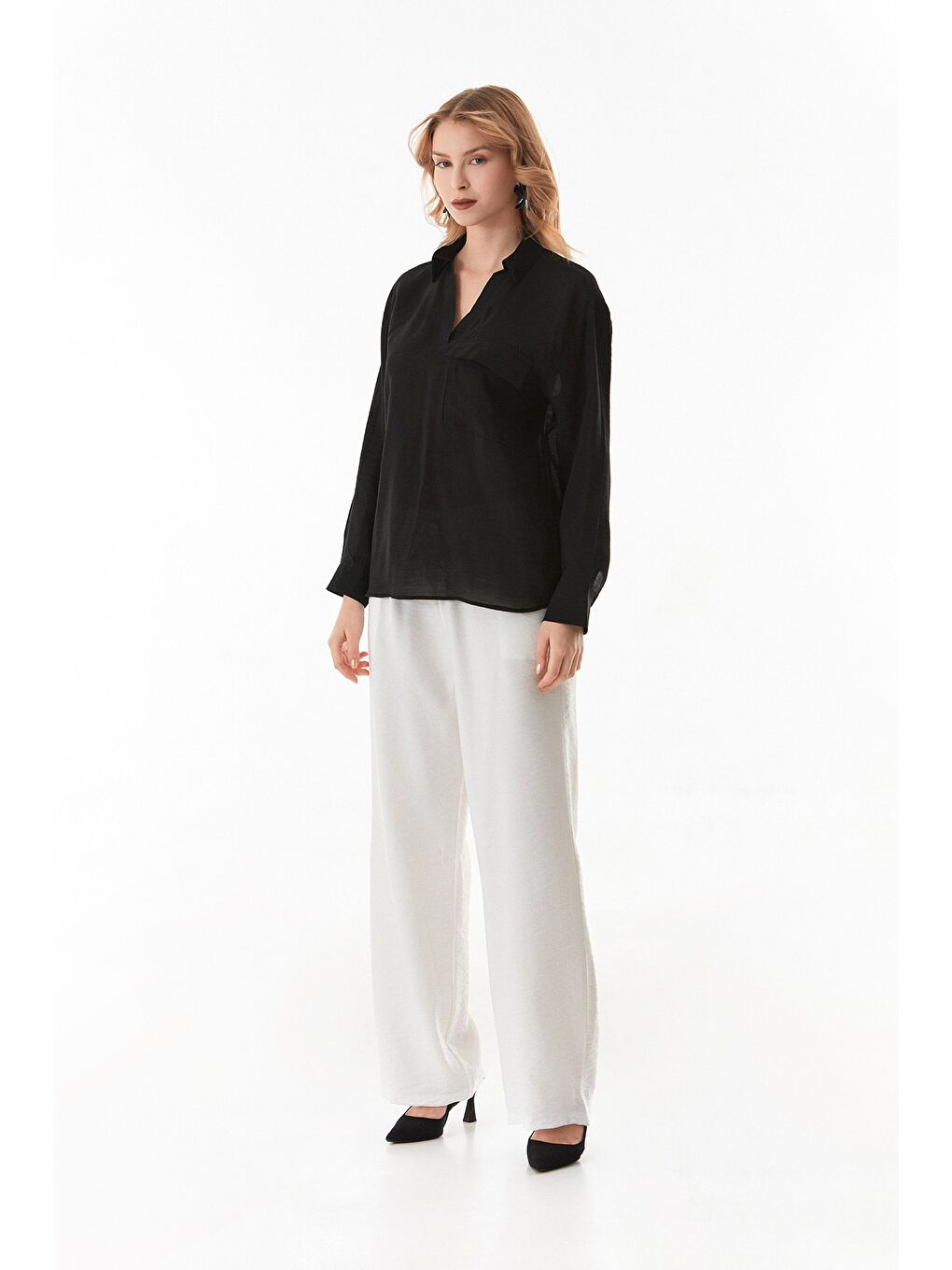 Siyah Basic V Yaka Tek Cepli Gömlek-1