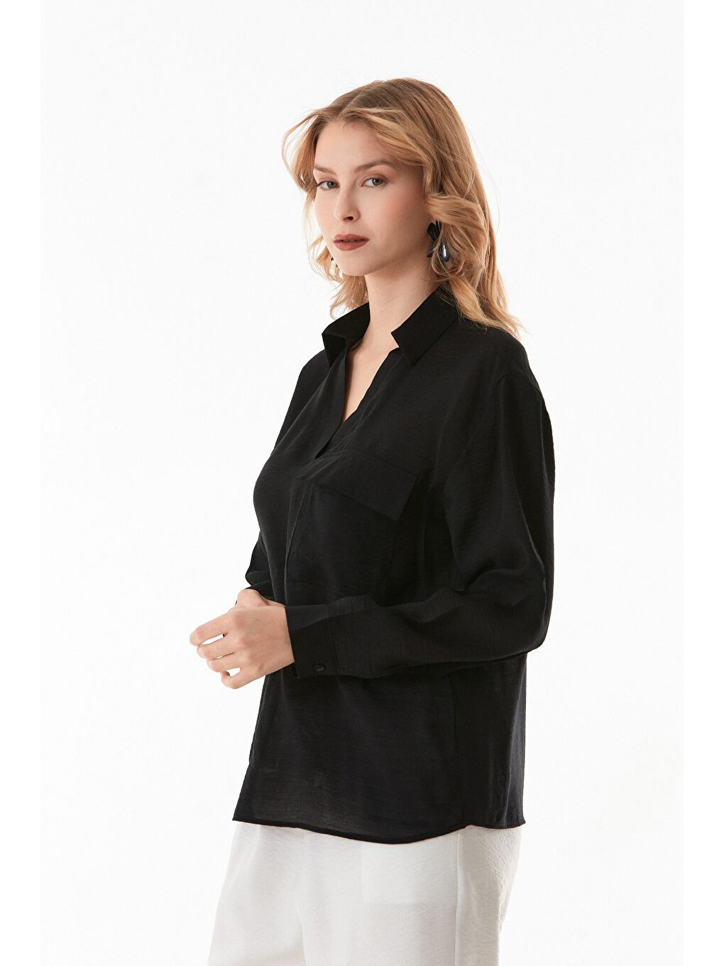 Siyah Basic V Yaka Tek Cepli Gömlek-2