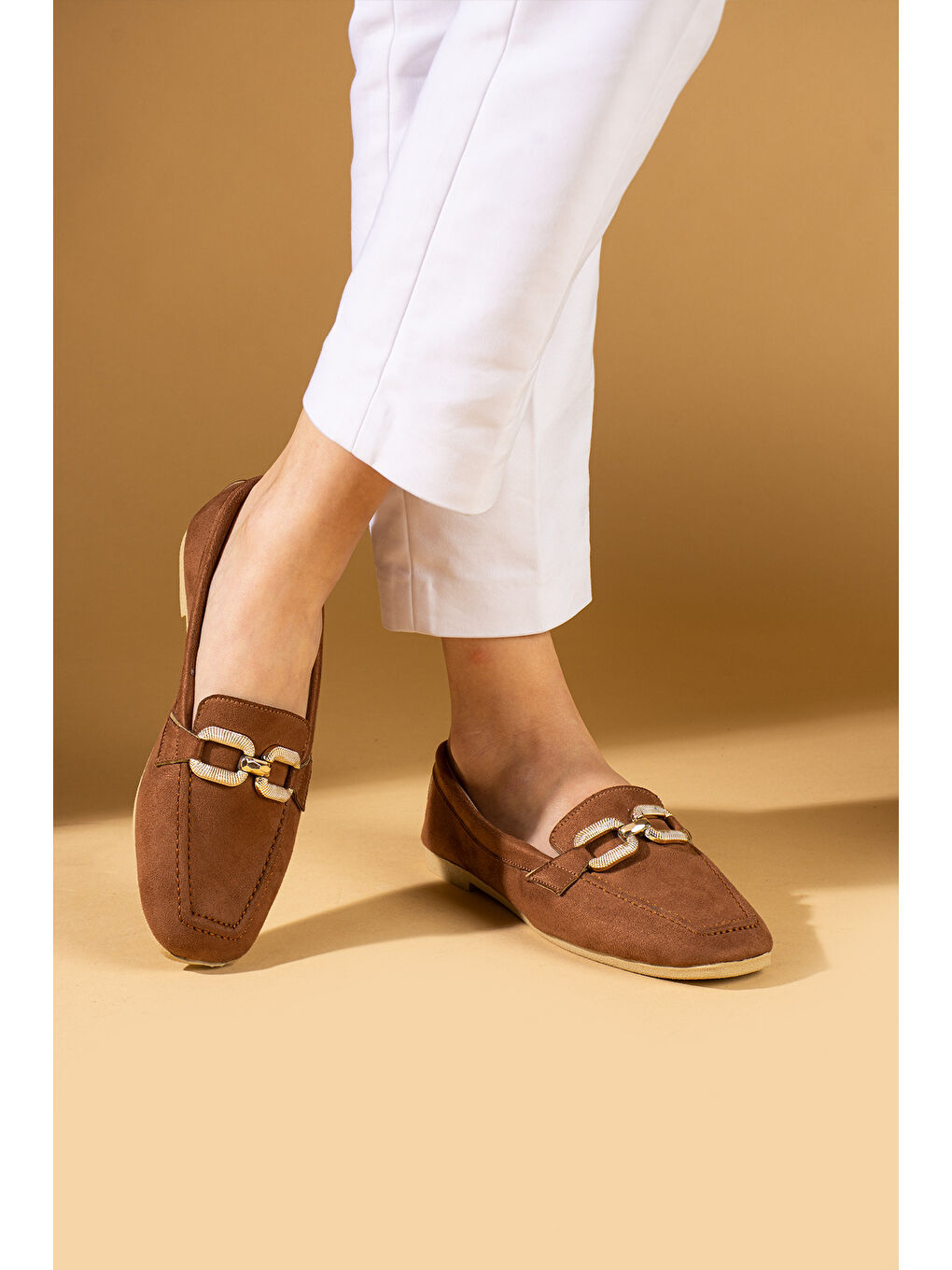 Kahverengi Zincir Gold Tokalı Küt Burun Rahat Taban Kadın Babet 81-91-25Süet-1