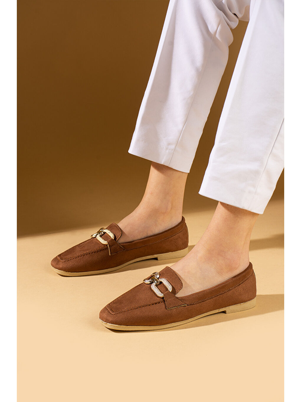 Kahverengi Zincir Gold Tokalı Küt Burun Rahat Taban Kadın Babet 81-91-25Süet-2