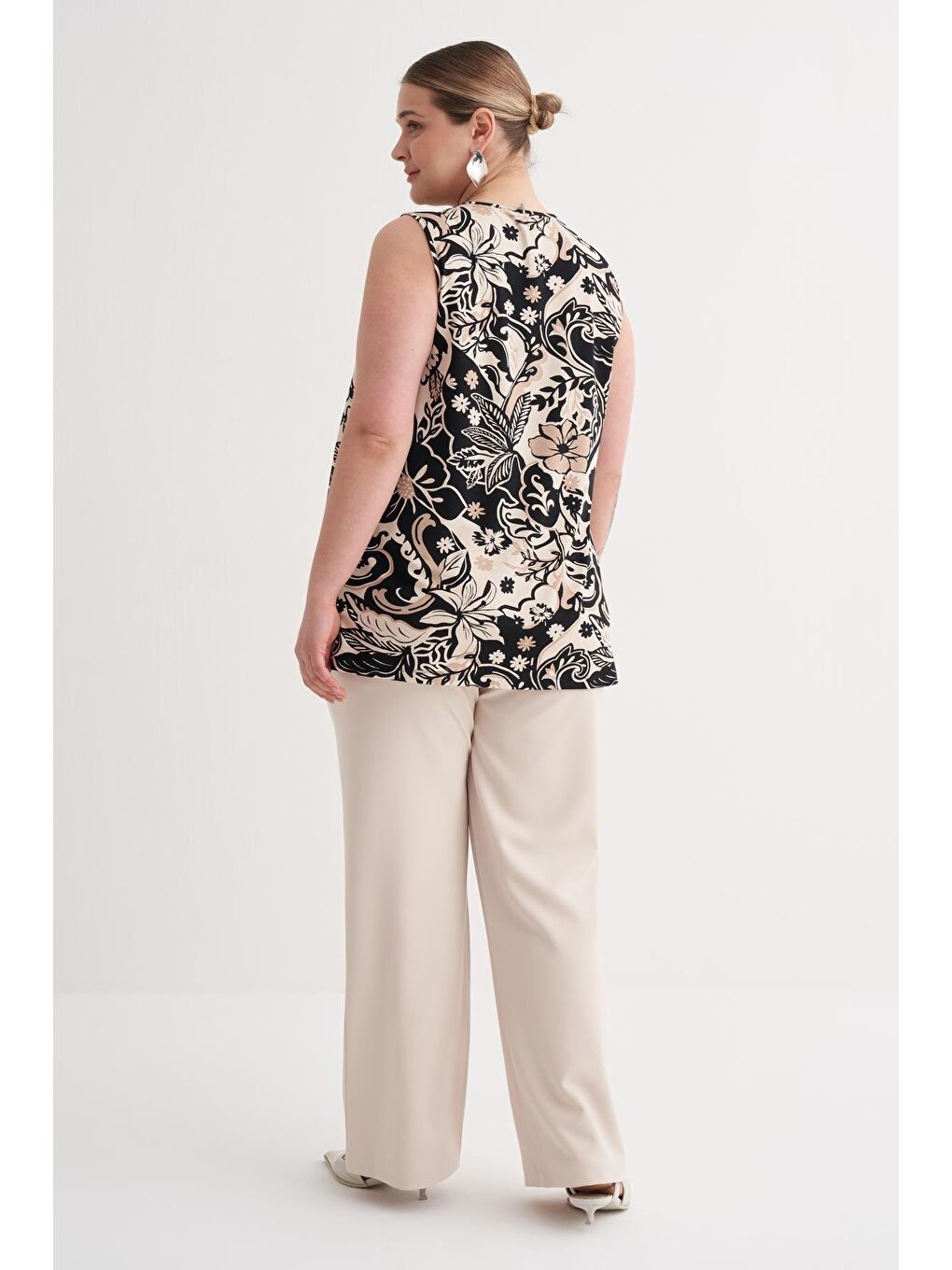 Siyah Pile Detaylı Örme Bluz-4