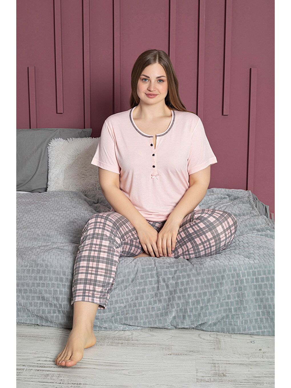 Pembe Büyük Beden Bisiklet Yaka Düğmeli Kısa Kollu Pijama Takımı