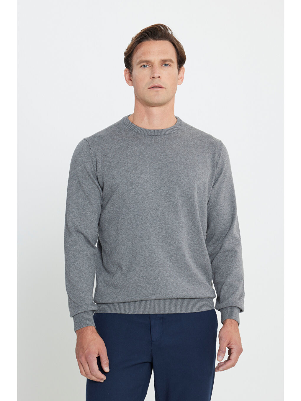 Erkek Gri Melanj Pamuklu Standart Fit Normal Kesim Bisiklet Yaka Triko Kazak