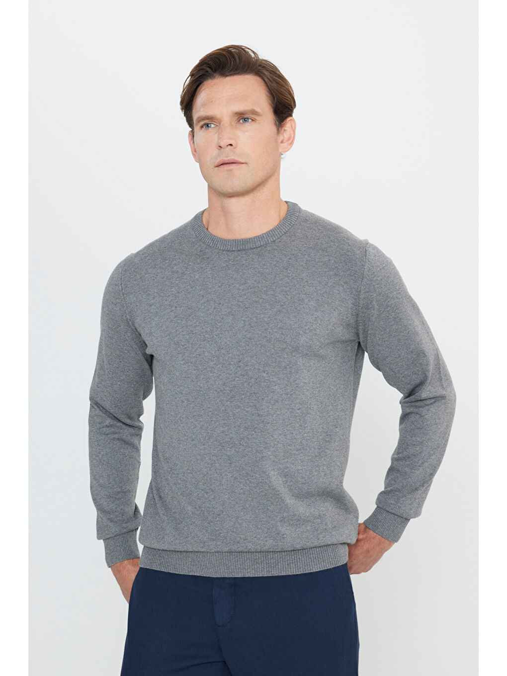 Erkek Gri Melanj Pamuklu Standart Fit Normal Kesim Bisiklet Yaka Triko Kazak-2