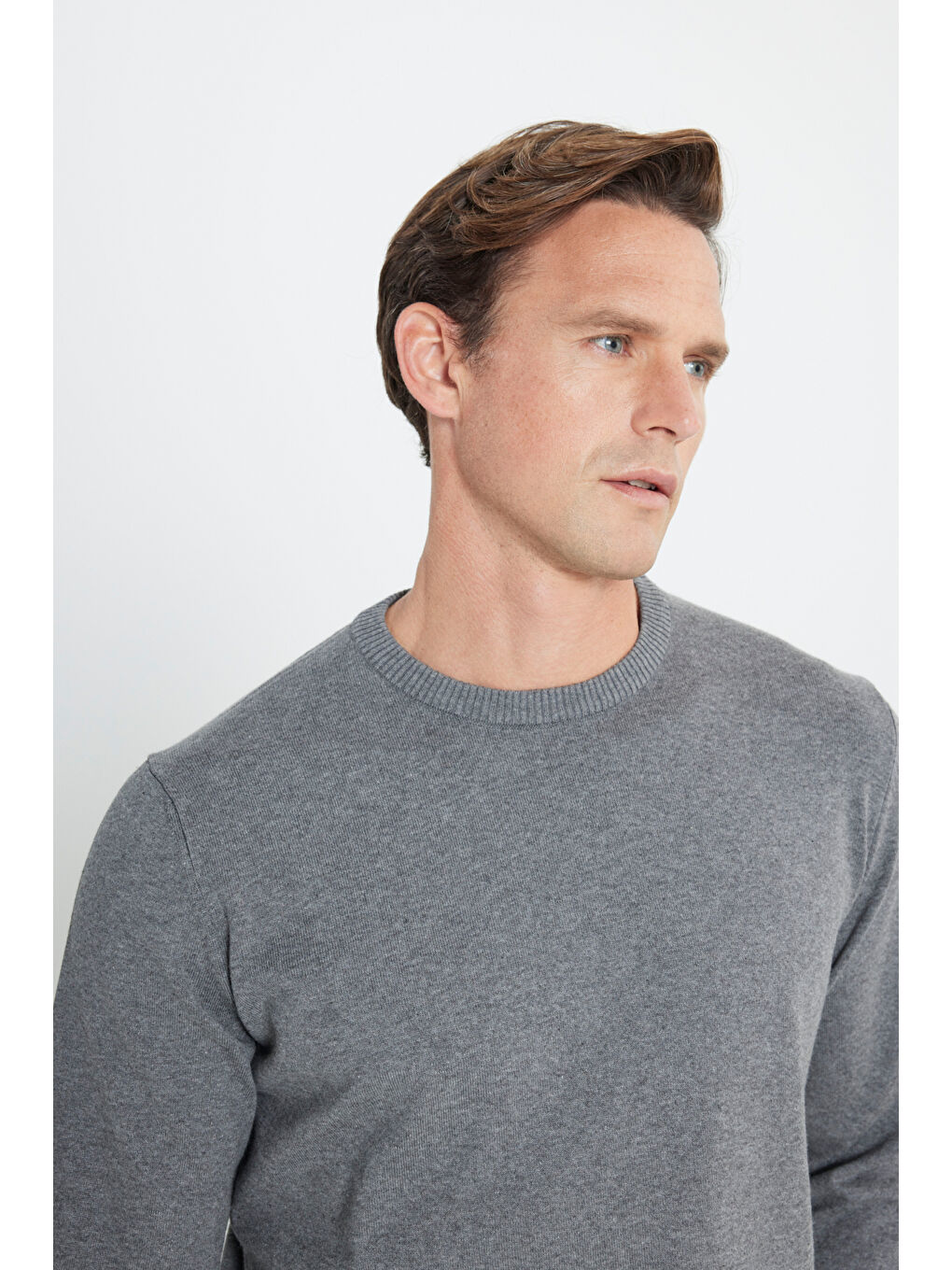 Erkek Gri Melanj Pamuklu Standart Fit Normal Kesim Bisiklet Yaka Triko Kazak-3