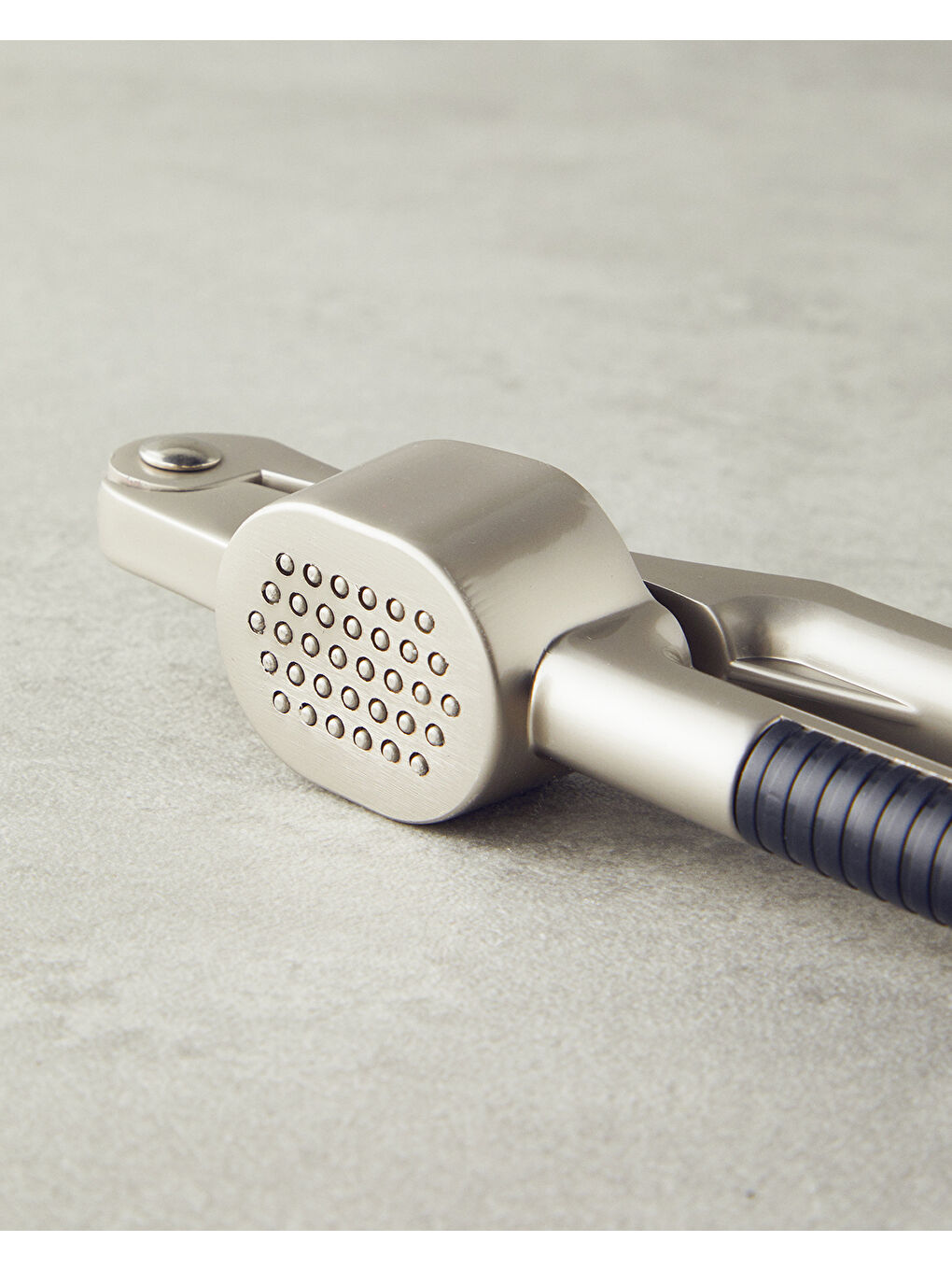 Rowena Metal Sarımsak Ezici Mutfak Gereci 16 cm Siyah-2